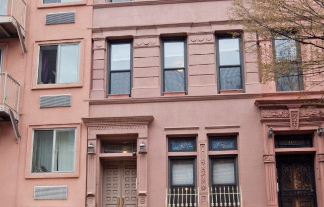 121 W 131 ST