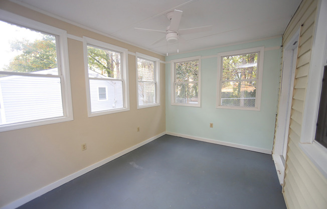 Charming and Cozy 3-Bedroom Racnh Home in Prime Raleigh Location!