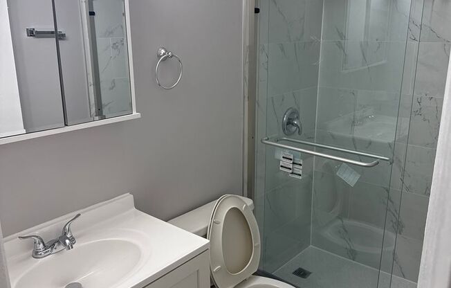 2 beds, 1 bath, $1,650, Unit 619-208