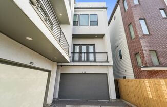 Stunning Freestanding Home with Soaring Ceilings & Unmatched Downtown Views!