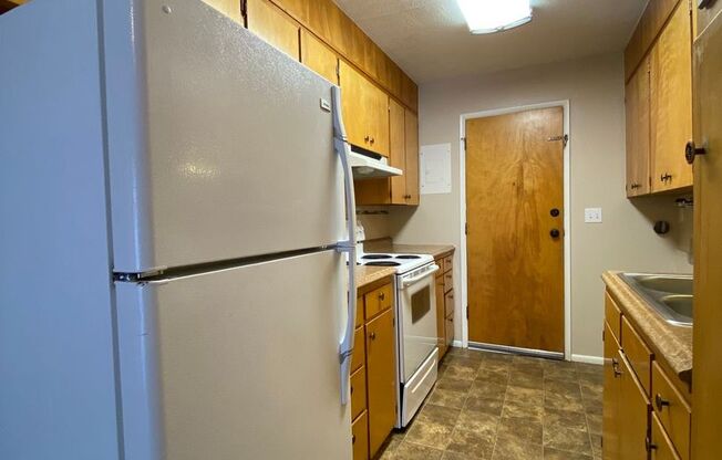 2 beds, 1 bath, 720 sqft, $1,195, Unit 170 NW 3rd Ave