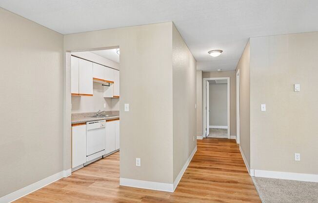 2 beds, 1 bath, 880 sqft, $1,650, Unit 4-304