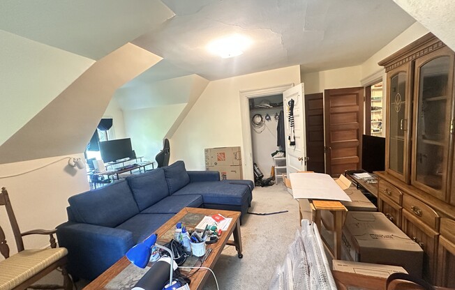 588 HURON AVE