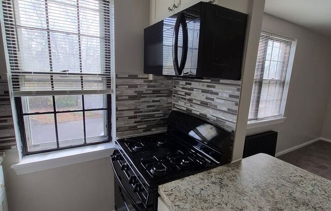 1 bed, 1 bath, 650 sqft, $1,225, Unit 03-1506