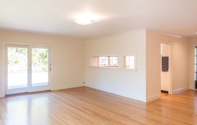 3BR/2BA Lovely Home! Flat Yard! Parking!  Pet OK!   PROGRESSIVE