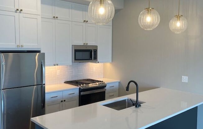 1 bed, 1 bath, 807 sqft, $2,395, Unit 418