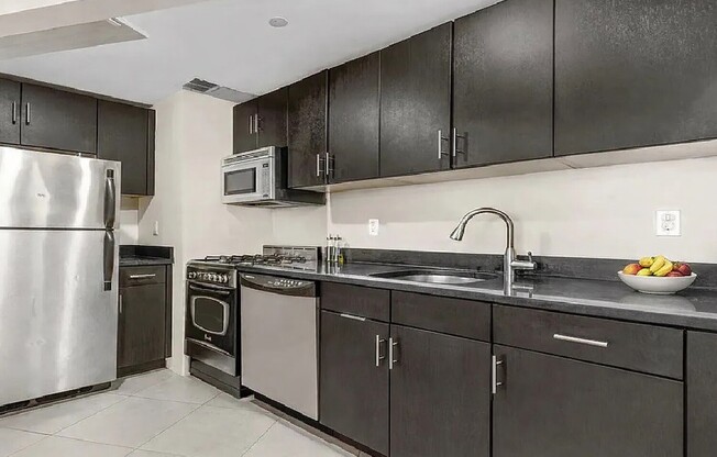 2 beds, 1 bath, 593 sqft, $3,600, Unit B4C