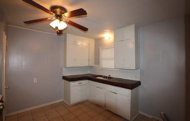 3 beds, 1 bath, 1,050 sqft, $850, Unit 1513 S. Peach