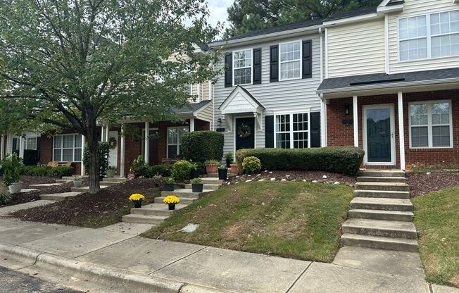 Lovely 2BR, 1.5 BA Townhome in Super Convenient Mooresville Location