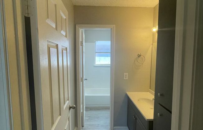 2 beds, 1.5 baths, 1,152 sqft, $1,100, Unit Apt #06
