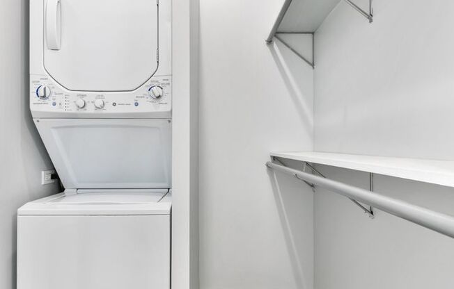 Studio, 1 bath, 219 sqft, $1,350, Unit 412