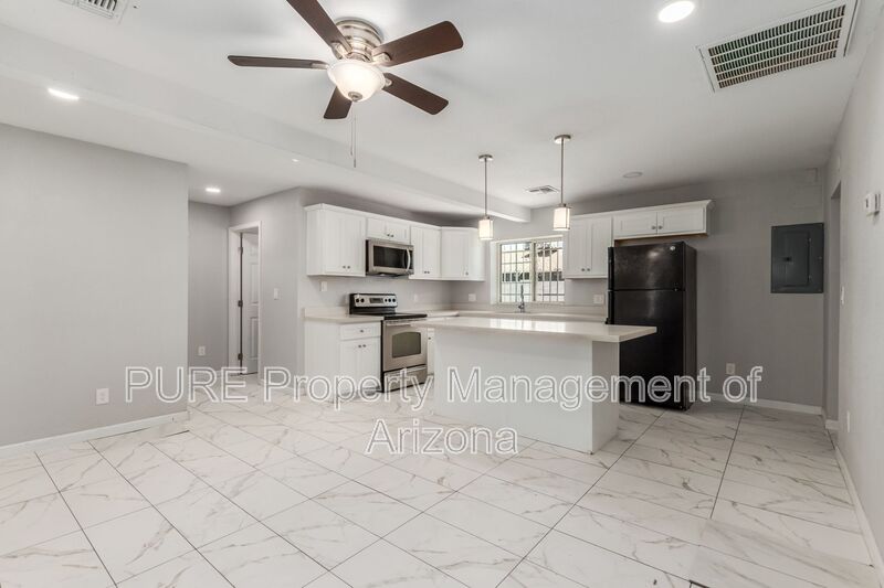 2524 W CAMPBELL AVE