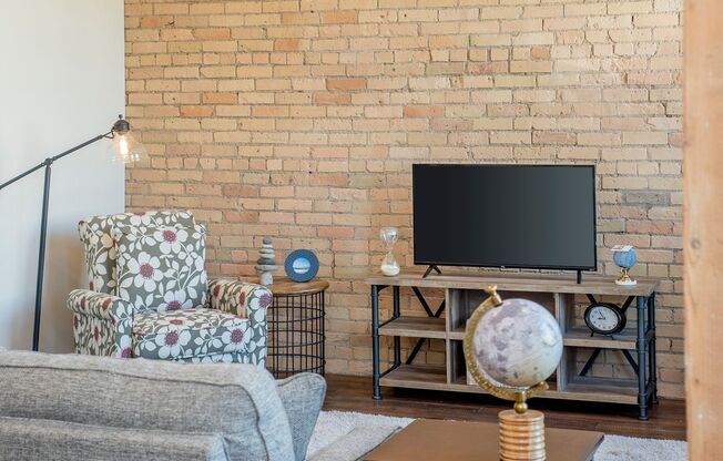 2 beds, 1 bath, 1,121 sqft, $1,995, Unit 209