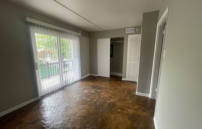Broadway Apartments! *** FIRST MONTH RENT FREE WITH 12 MONTH LEASE SIGNING ***