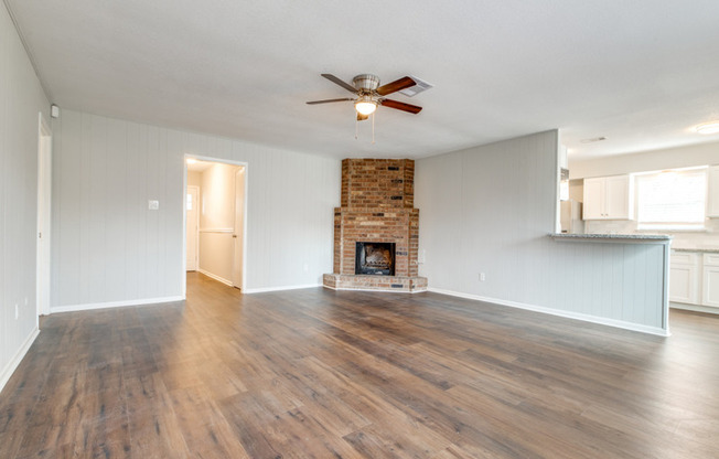 1003 W NELDA RD