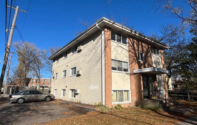 2 beds, 1 bath, $1,375, Unit 6