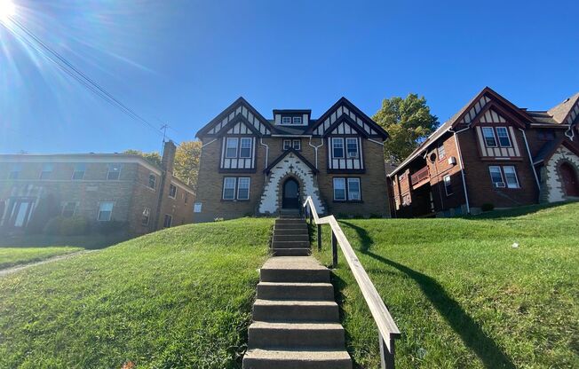 3 beds, 1 bath, 1,000 sqft, $1,500, Unit Unit 2