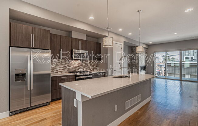 3134 W 20 AVE