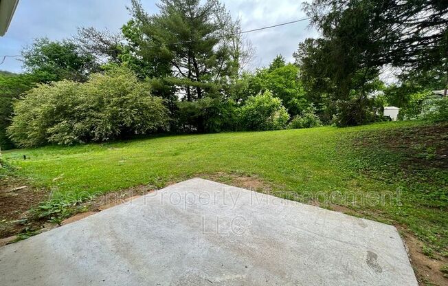 903 VALERIE LN