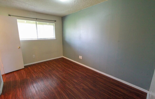 Charming 1-Bedroom, 1-Bath 4-Plex Unit Near Westgate & 290