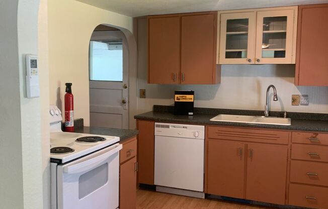 3 beds, 1 bath, $2,025