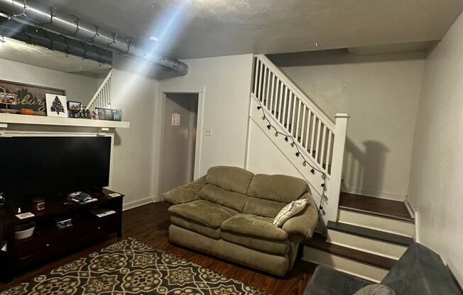 4 beds, 1 bath, $3,000