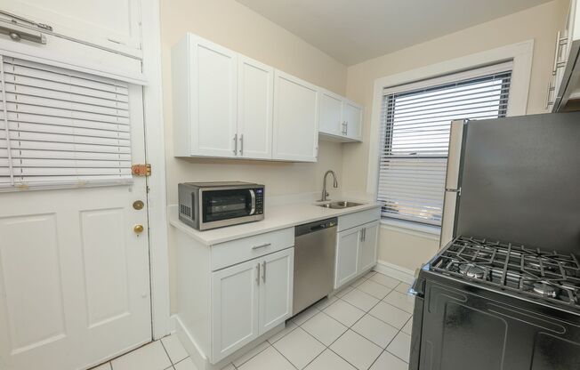 Renovated Units Blocks From The Lake and Downtown Evanston!