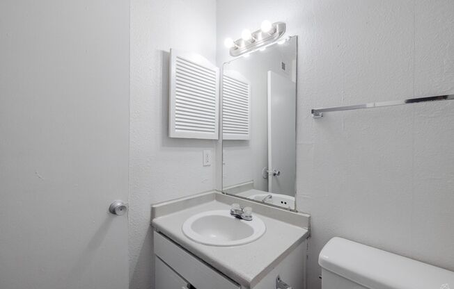 2 beds, 2.5 baths, 1,218 sqft, $1,375, Unit 2-18M