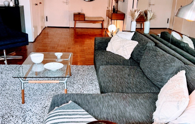 1 bed, 1 bath, 730 sqft, $4,850, Unit 18G