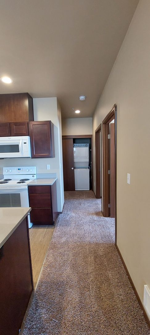 2 beds, 1 bath, $1,595, Unit 304