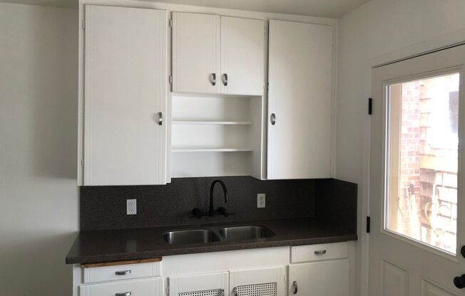 Studio, 1 bath, 380 sqft, $1,695, Unit 905