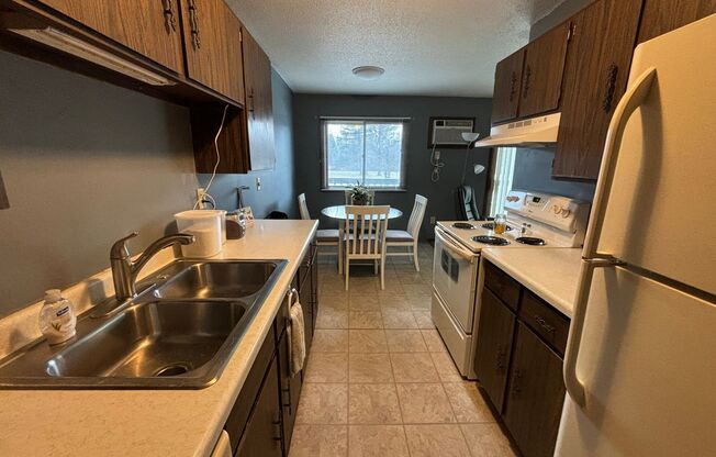 2 beds, 1 bath, $1,200, Unit 201