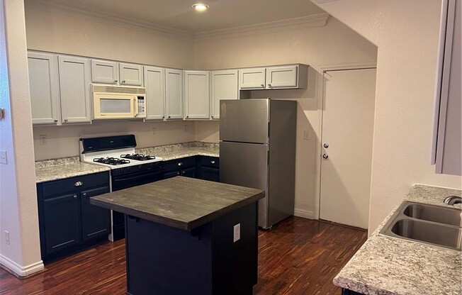 5958 RAMPOLLA DR