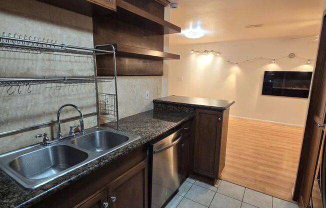 2 beds, 1 bath, $2,750, Unit #52