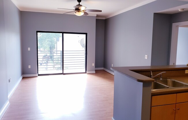 1 bedroom condo conveniently located in uptown!