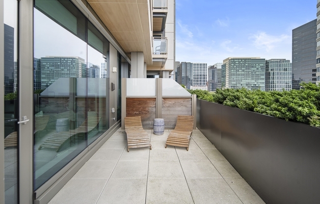 1 bed, 1 bath, 693 sqft, $6,000, Unit 520