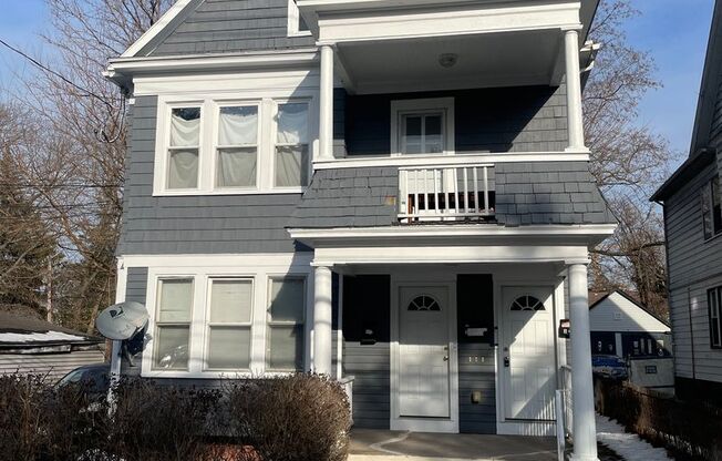 Freshly Painted 2 bedroom 3rd Fl apartment