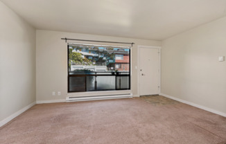 Studio, 1 bath, 400 sqft, $1,475, Unit 04