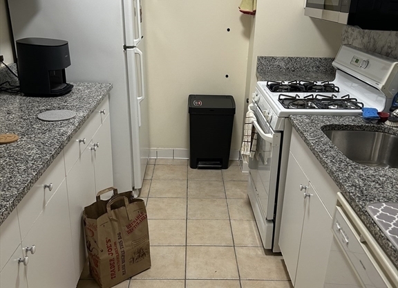 1 bed, 1 bath, 860 sqft, $2,700, Unit 407