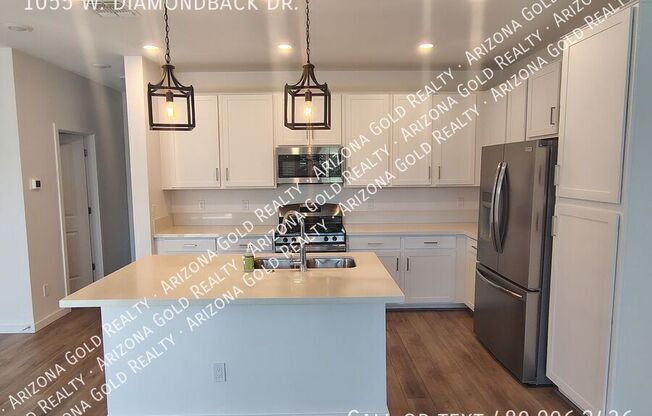 1055 W DIAMONDBACK DR