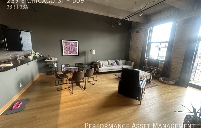 239 E Chicago St