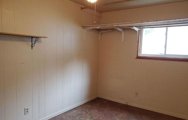 4 beds, 1 bath, $1,599