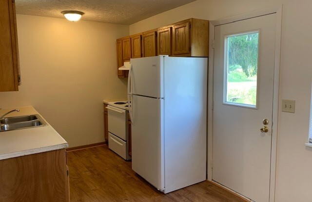 2 beds, 1 bath, 884 sqft, $850