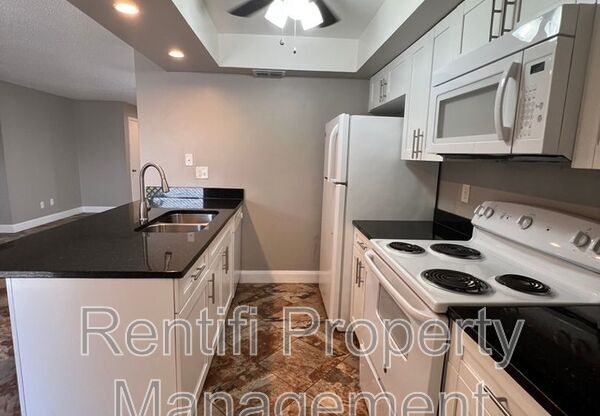 2333 SE 6 LN