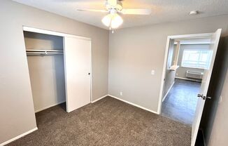 2 Bedroom Apartment w/ BALCONY & On-site Laundry Newly Renovated