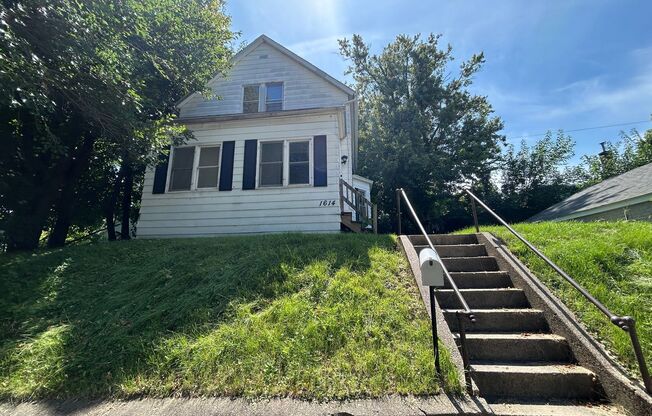 2 Bedroom 1 Bath House in Moline