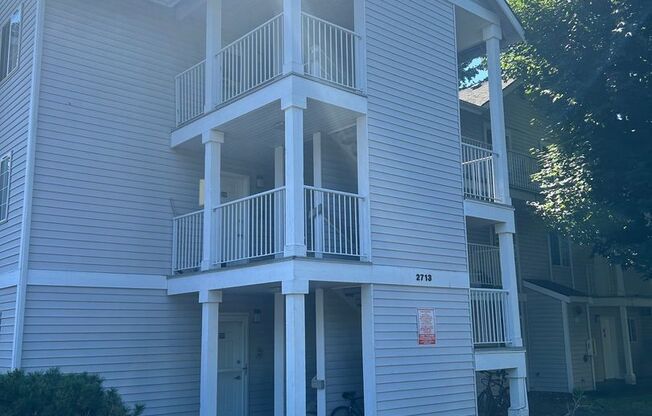2713 W Maplewood Condo