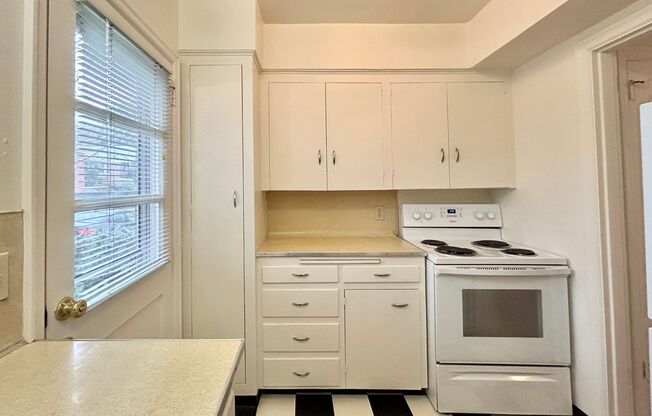 1 bed, 1 bath, 650 sqft, $1,425, Unit 1306