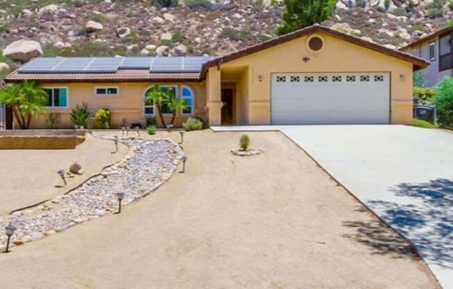 Charming single level, 3 bedroom/ 2 bath home in San Diego Country Estates, Ramona