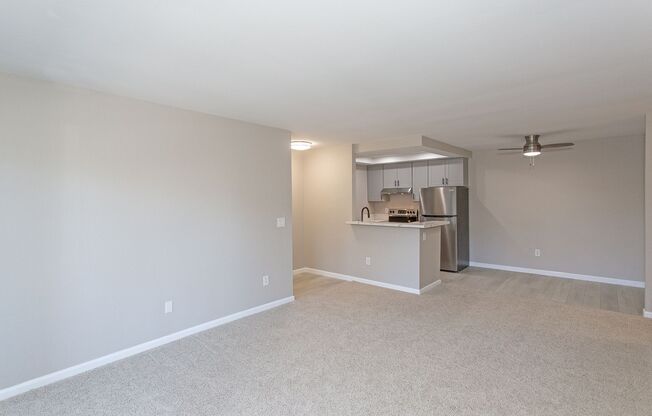 Lovely upstairs 2 bedroom Condo in Oceanside